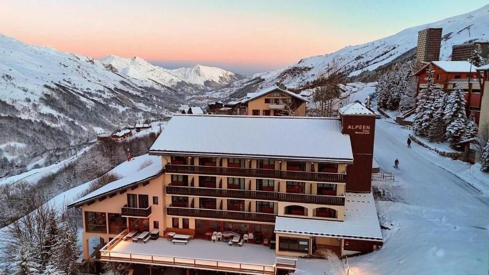 Alpeen Hotel