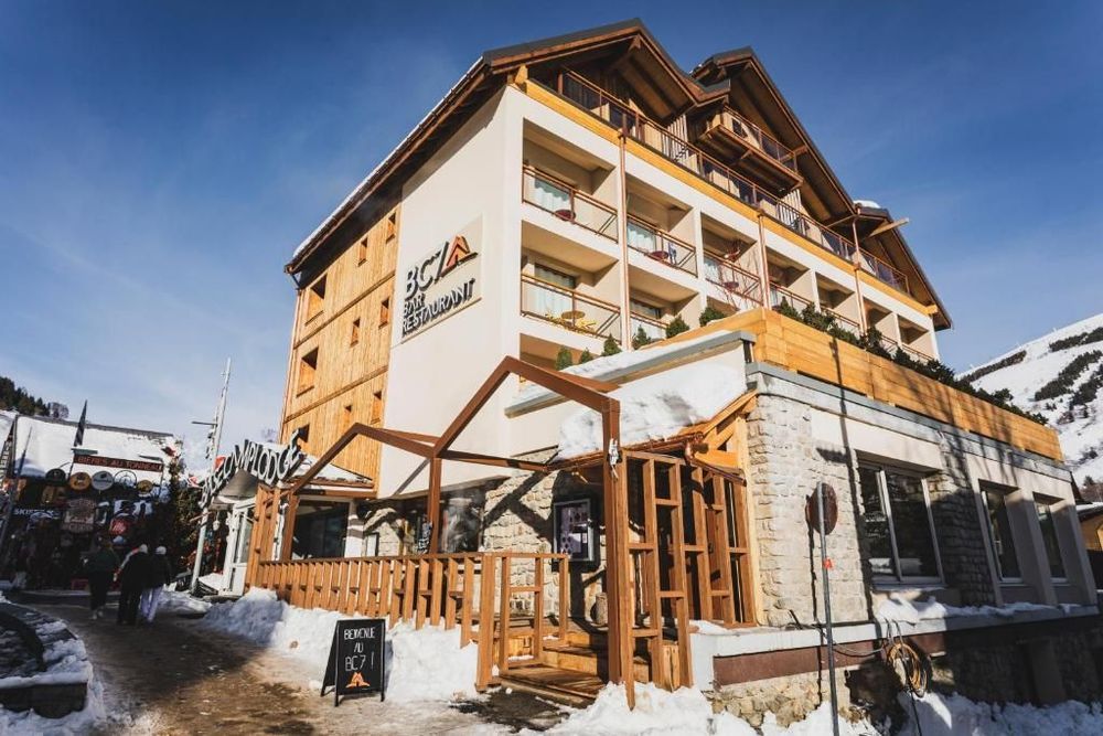 Hotel Base Camp Lodge