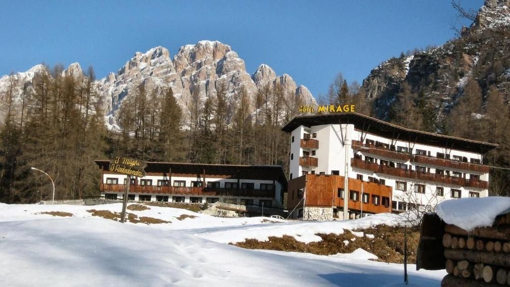 Hotel Mirage Cortina