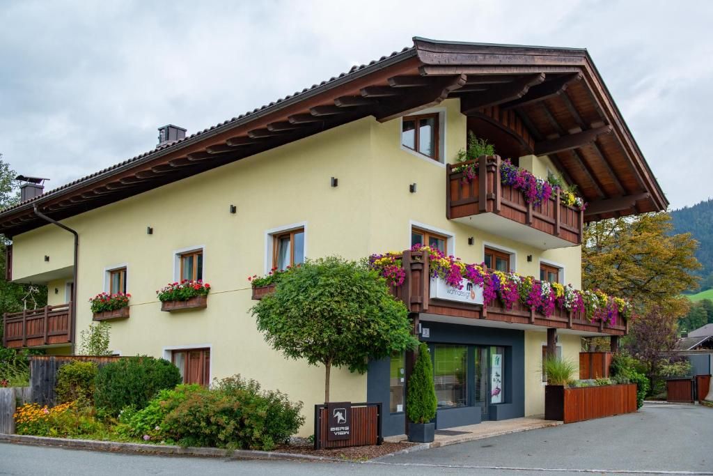Bergviewhaus Apartments Featured Image
