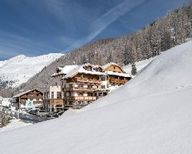 Burghotel Alpengluhn  Featured Image